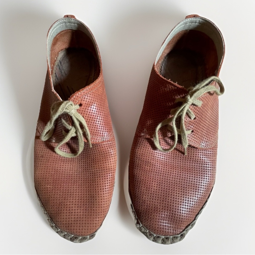 Men's Perforated Brown Derby Shoes - Classic Lace-Up Oxford Style
